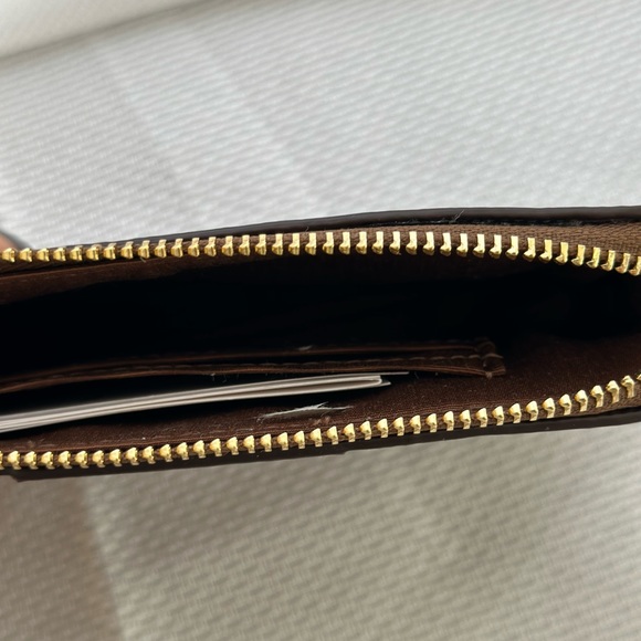 Never Used coach Wallet🤎Add This Color to Your Collection! - Picture 4 of 6